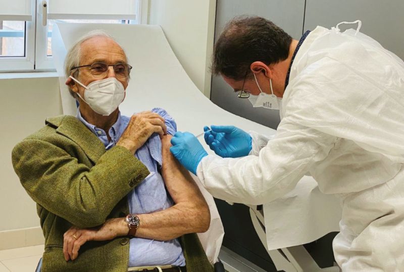 Renzo Piano primo vaccinato over 80 in Liguria “Fatelo senza esitazione”
