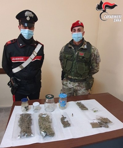 Arrestato 51enne residente a Piazza Armerina, sequestrati oltre 130 grammi di marjuana, pronta per essere venduta