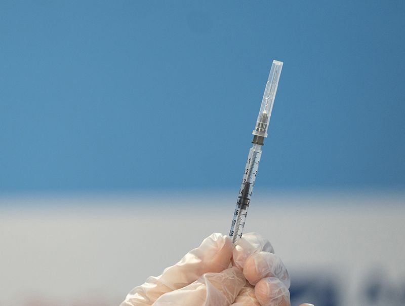 Vaccino, Aifa sospende AstraZeneca in tutta Italia in via precauzionale