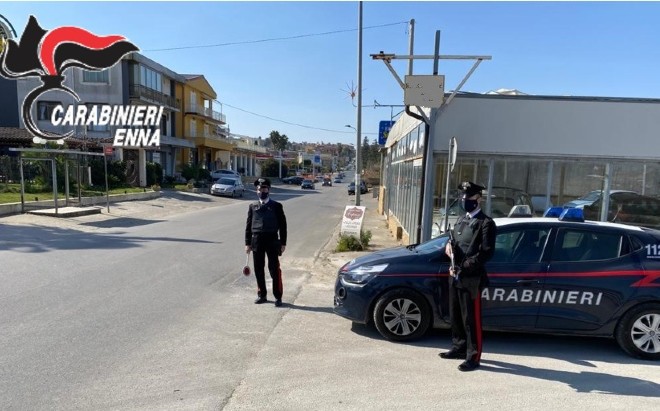 Barrafranca: arrestato 55enne per non rispetto arresti domiciliari. Denunciato 36enne di origini nissene trovato in possesso di un coltello a serramanico