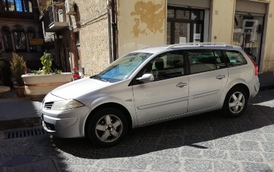 Valguarnera. Tre catanesi bloccati in pieno centro con auto con targa contraffatta e con mazza di baseball all’interno