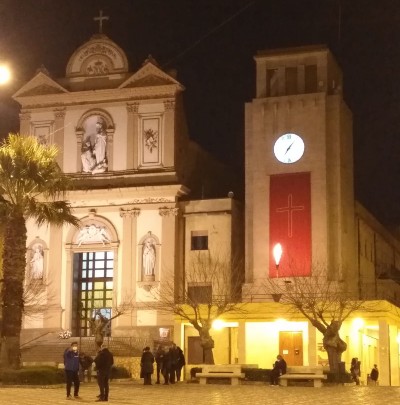 Calascibetta: la fiaccola del metano, simbolo di speranza, arde in piazza Umberto I