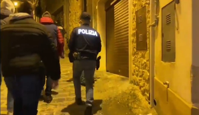 Mafia. Leonforte-Assoro operazione “Caput Silente” 30 arresti: scongiurato un omicidio, armi, estorsioni, danneggiamenti, traffico stupefacenti – nomi e 2 video