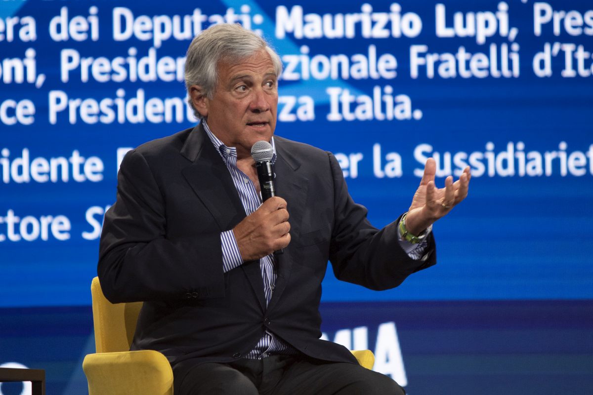 Tajani “Entro questa settimana spostare il coprifuoco”