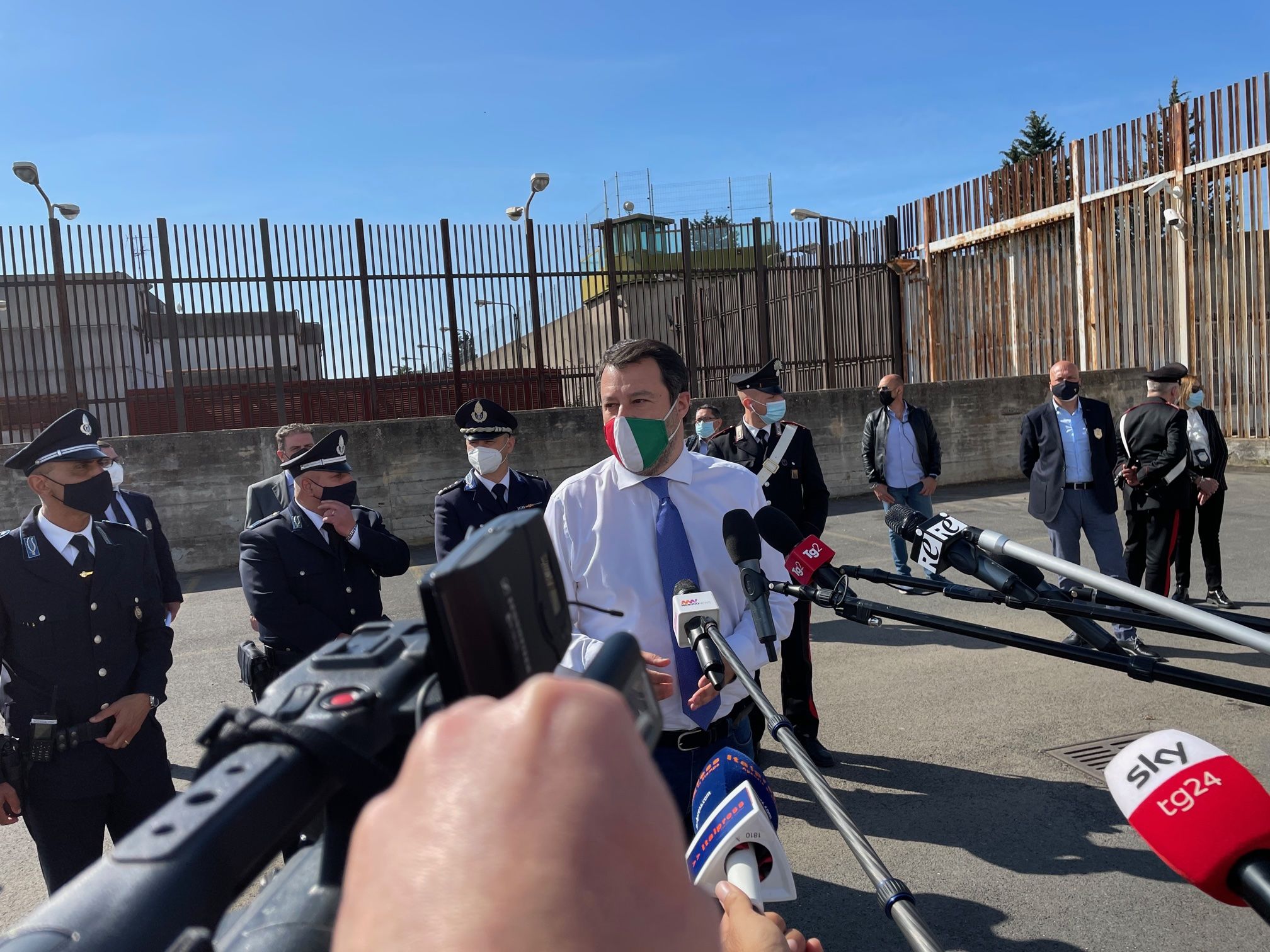 Salvini “sia l’estate dei turisti, non dei migranti che sbarcano”