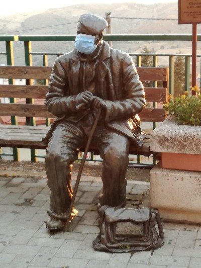 ‘Cumpari Ciccio’ scultura sul “lungomare” di Troina