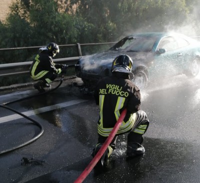 A19: prende fuoco auto alimentata a GPL al Km.134 direzione Catania