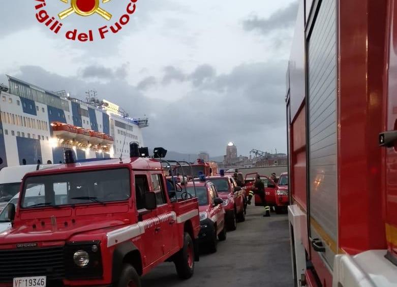 Incendi, in sicilia 66 interventi. Fiamme su A29 e sulle Madonie