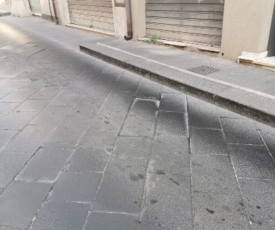 Enna: basole laviche saltate in via Roma estramamente diventate pericolose