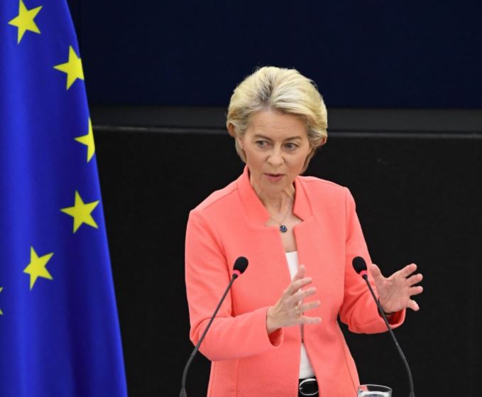 Von der Leyen “Accelerare sulla difesa europea”