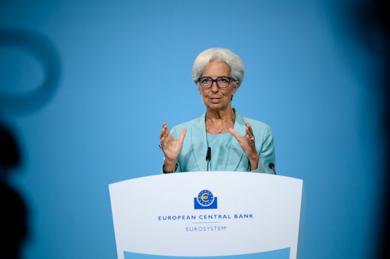 Ue, Lagarde “Entro fine 2021 ritorno Pil a livello pre-crisi”