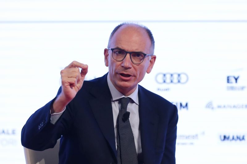 Green pass, Letta “Non vaccinarsi non è motivo per bloccare il Paese”