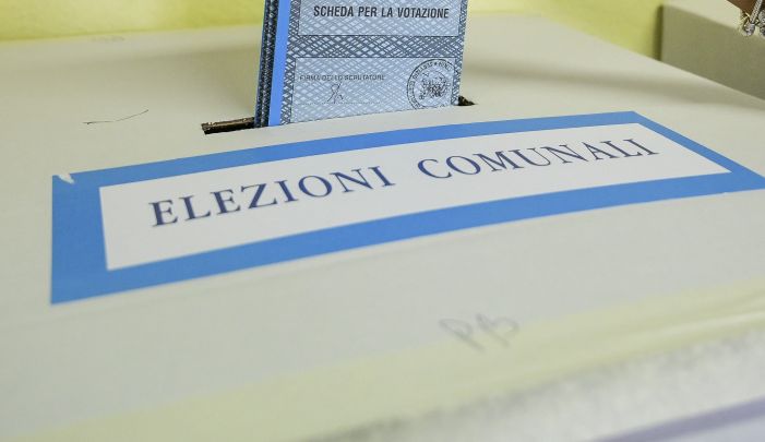 Ballottaggi, alle 12 affluenza al 9.73%