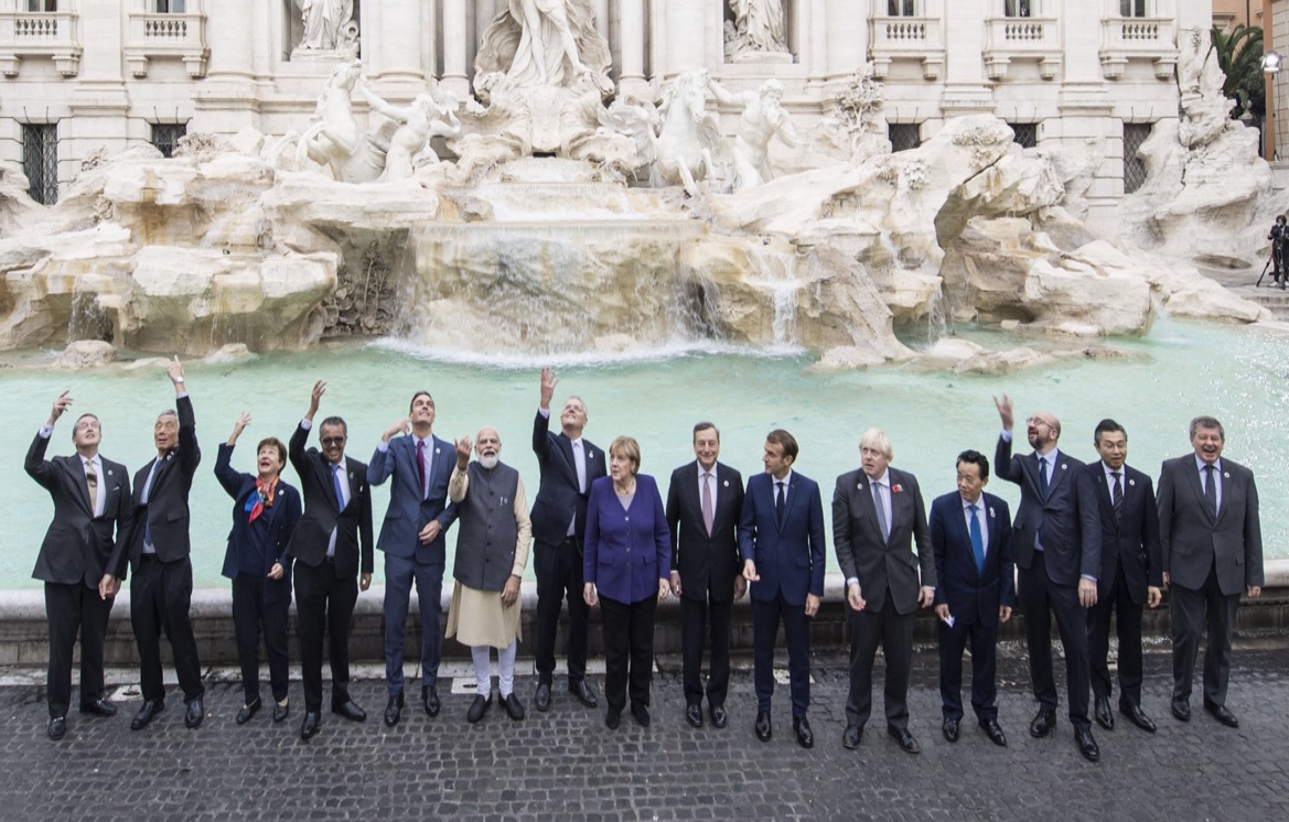 G20, Draghi e i leader a Fontana di Trevi lanciano la monetina