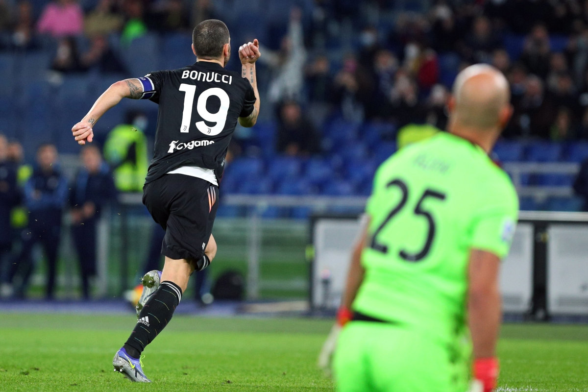 Doppietta su rigore di Bonucci, Lazio-Juventus 0-2
