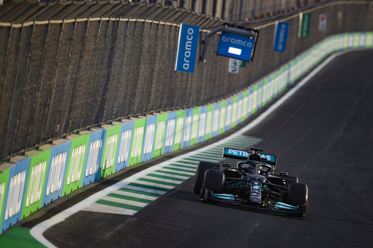 Hamilton conquista la pole position al Gp Arabia Saudita