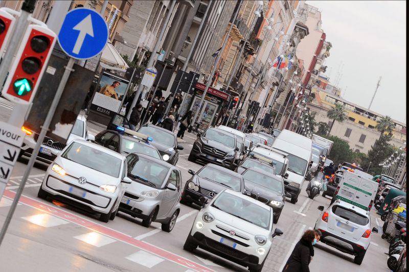 Unrae “La legge di bilancio volta le spalle all’auto”