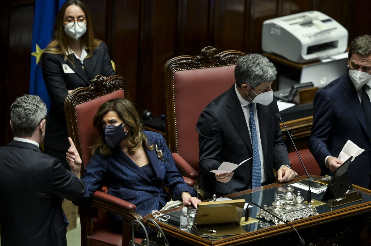 Quirinale, fumata nera alla quinta votazione, Casellati a quota 382
