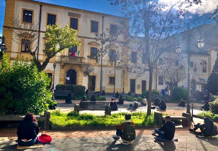 Barrafranca: protesta pacifica degli studenti del Falcone
