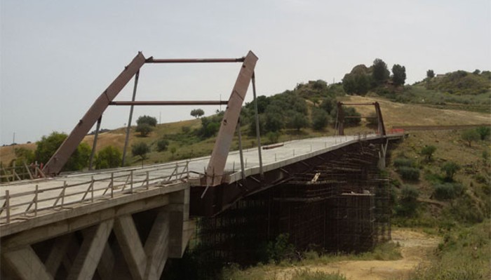 Strada provinciale 22 Agira-Gagliano, dissestata e difficile da percorrere