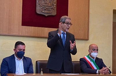 Villarosa, Musumeci in visita ufficiale: «Coltivare nei giovani la fiducia nel futuro»