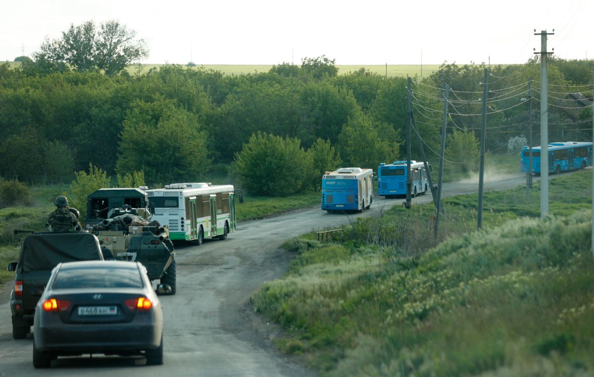 Prosegue l’evacuazione dei feriti dall’acciaieria Azovstal