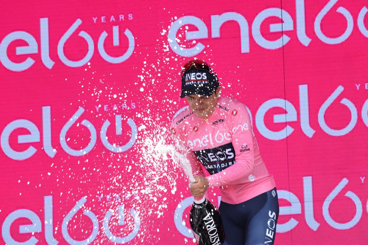 Hirt vince all’Aprica, Carapaz mantiene la maglia rosa