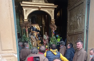 Aidone. Il primo giugno, processione serale del fercolo di san Filippo apostolo. Evento eccezionale per la “Notte dei Santuario”