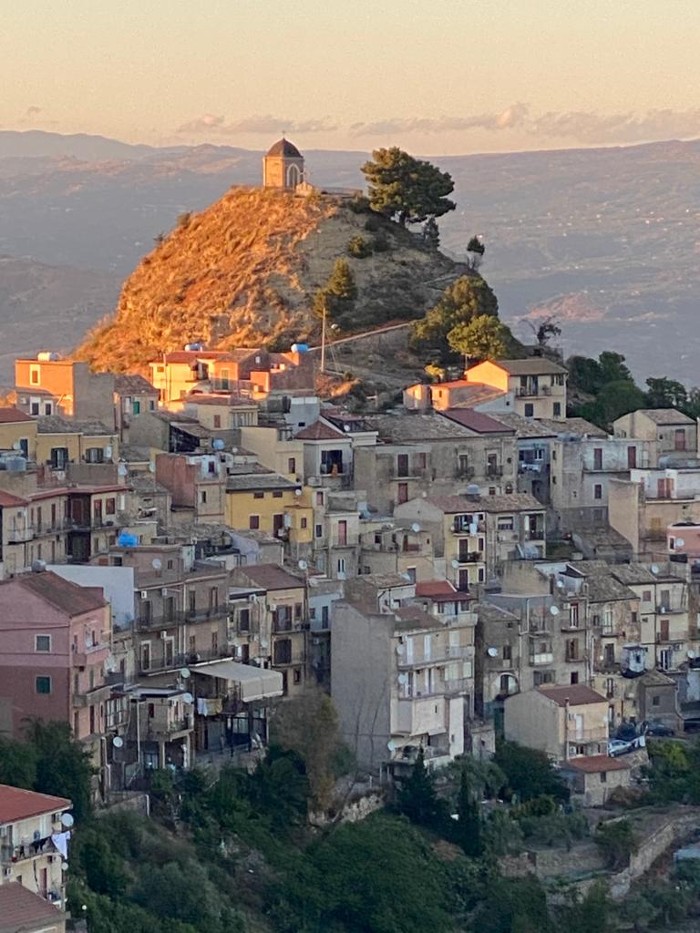 Italia Nostra: a rischio l’area archeologica su Monte Calvario a Centuripe