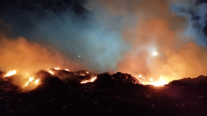 Vasto incendio nei boschi di Piazza Armerina, anche vicino a base militare