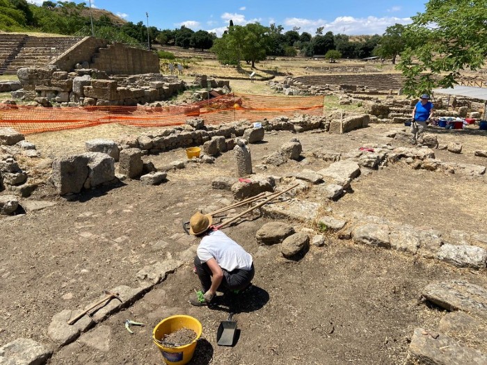 A Morgantina missione archeologica internazionale di scavi. A svolgere le ricerche il prof. D. Alex Walthall dell’University of Texas