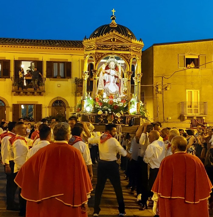 Calascibetta. Festa Patrono San Pietro, Sindaco non partecipa a processione No alla pesante “vara” una “ferita” tra Chiesa e Amministrazione comunale