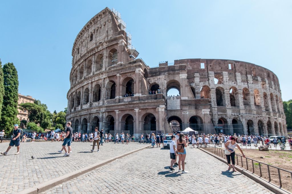 Al Colosseo mille disegni di pace per l’evento “Colors of Peace”