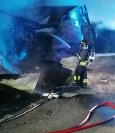 A19 rimane ancora chiusa tra Catenanuova e Agira in direzione Palermo da stanotte per incendio tir