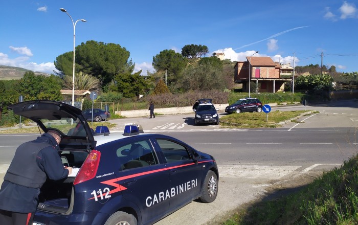 Tre giovani di Villarosa arrestati dopo un inseguimento per 20 Km iniziato a Calascibetta, arnesi da scasso e passamontagna, nella fuga speronano auto Carabinieri