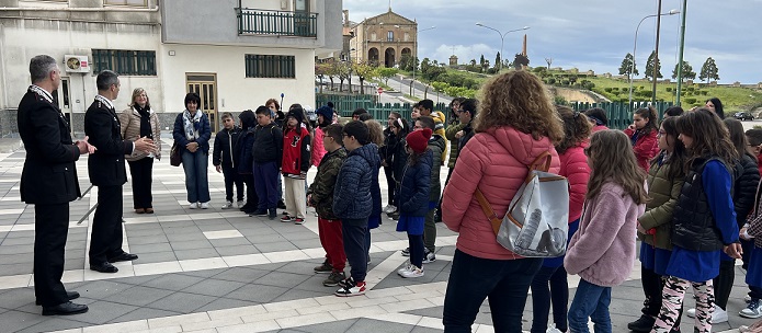 Diffusione della “cultura della legalità tra giovani”. Carabinieri incontrano studenti di Agira e Leonforte