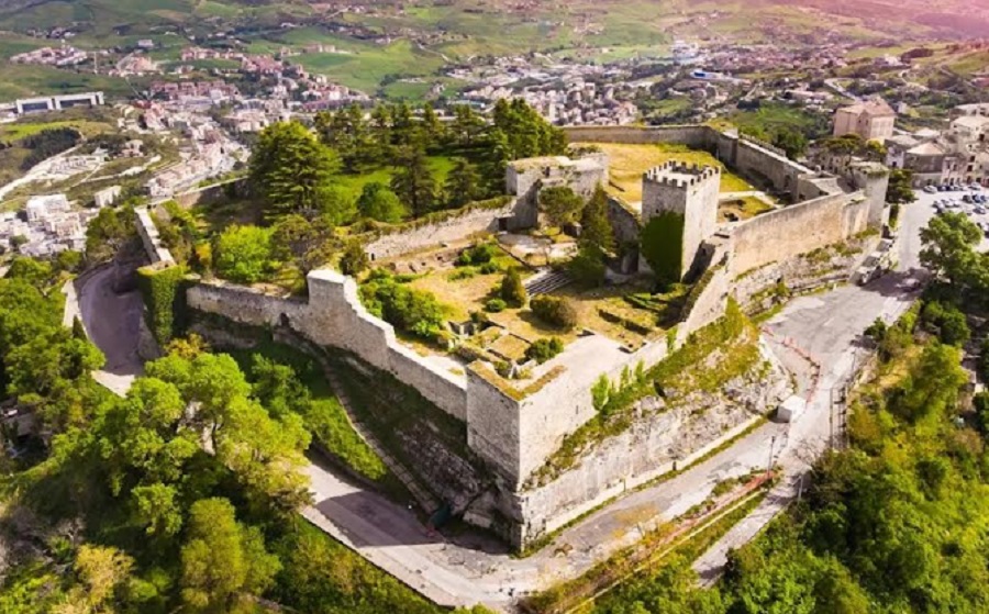 Lavori, chiude il Castello di Lombardia