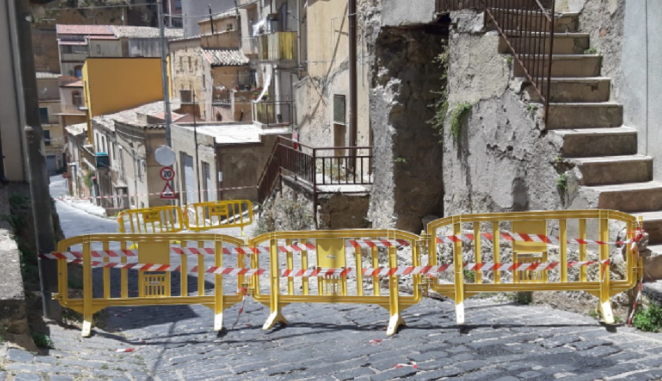 Crollo palazzina a Enna, ultimatum del Comune al proprietario, “lavori entro 7 giorni”
