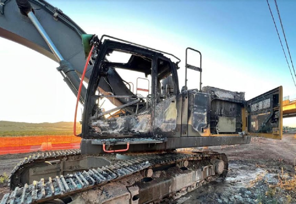 Rete ferroviaria di Catenanuova, incendiato mezzo di una azienda, “è intimidazione”