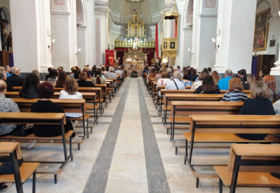 Omicidio, l’omelia ai funerali di Nunzia, “paese che sta perdendo i suoi valori”