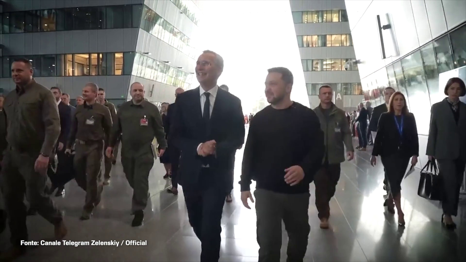 Zelensky al quartier generale della Nato