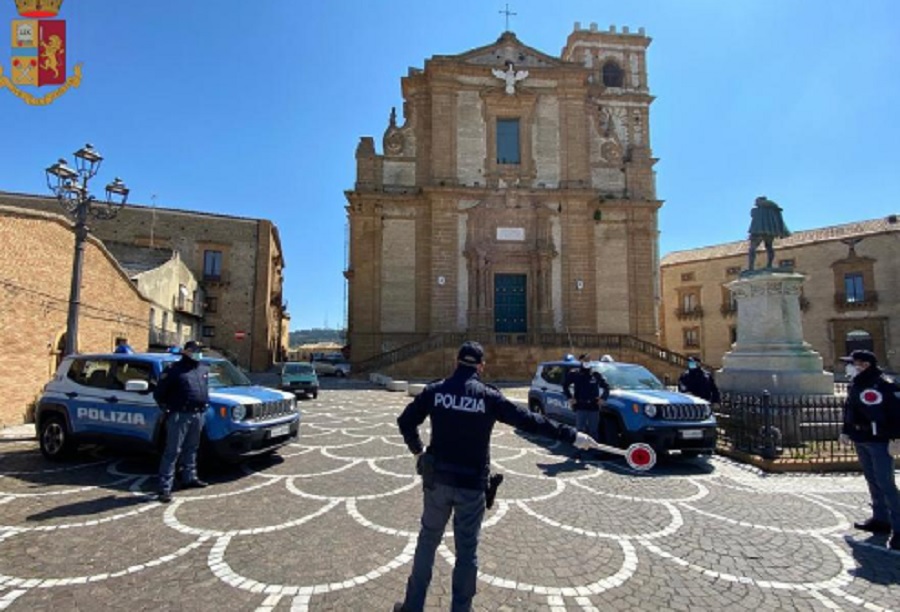 Ambulanti abusivi e pericolosi a Piazza, Daspo per 2 nisseni