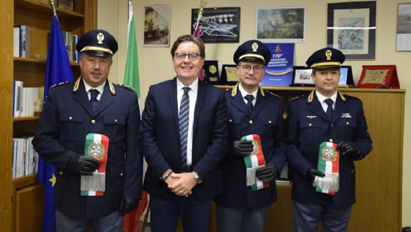 Fasce tricolori assegnati a tre commissari di polizia