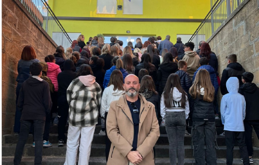 “Refettorio alla Pavone”, in 100 a protestare contro il Comune