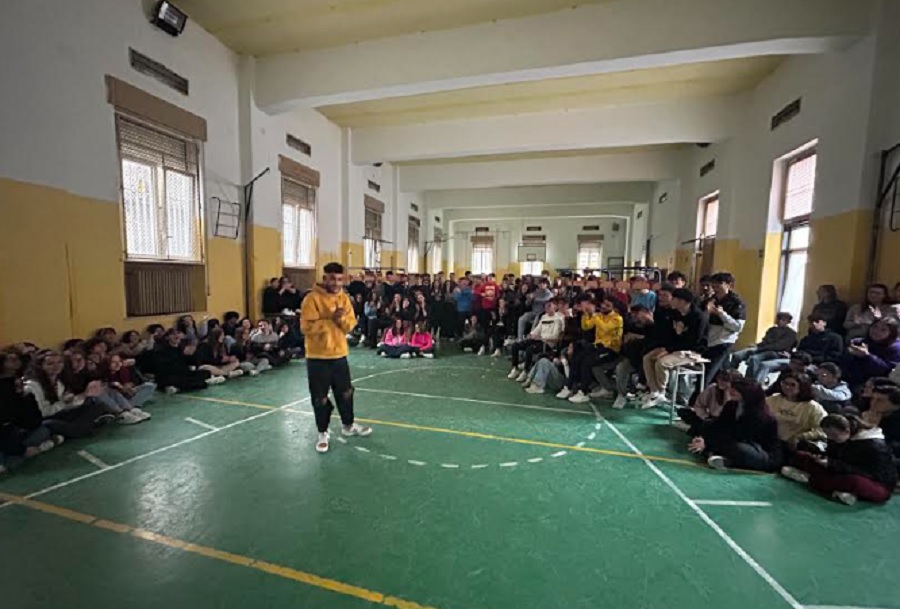 Polo liceale, no del Farinato, “domani in piazza”