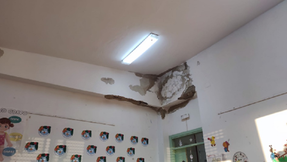 Infiltrazioni in una scuola a Calascibetta, “bimbi in locali insicuri”