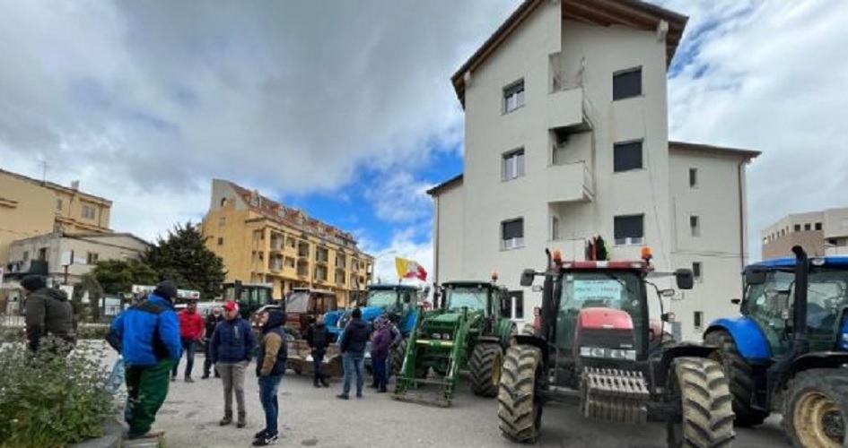 Agricoltori, “no alla carne sintetica”, via alla mobilitazione