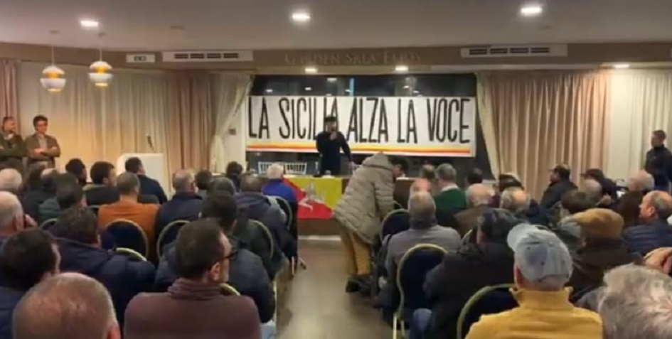 Agricoltori, protesta in Prefettura, “famiglie, sosteneteci”