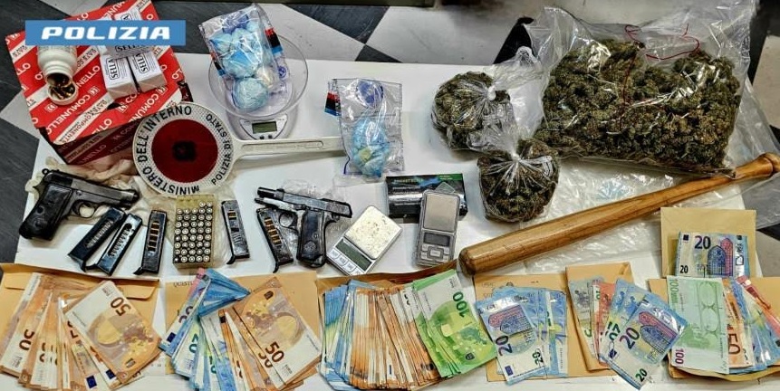 “Un kg di droga, armi e 9 mila euro”, il tesoro dei 2 arrestati