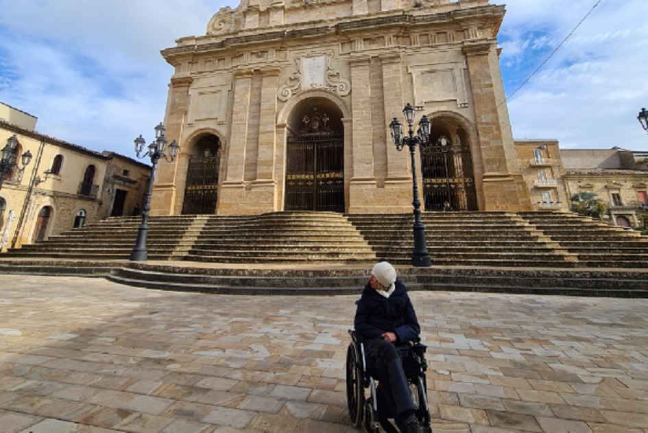 “Enna non è una città per disabili”, l’Odissea di 2 turisti